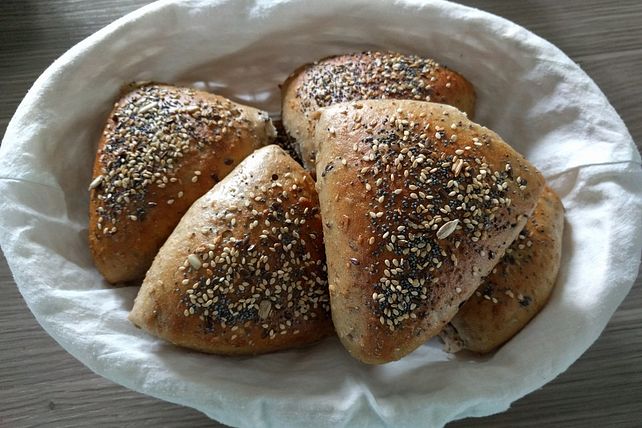 Mehrkornbrötchen mit Vollkornschrot von LeLu2| Chefkoch