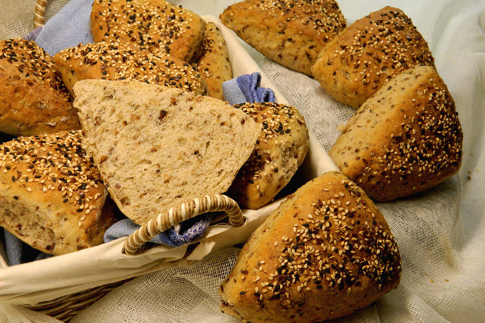 Mehrkornbrötchen mit Vollkornschrot