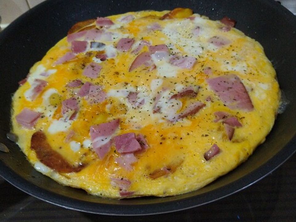 Kartoffeltortilla mit Zwiebeln und Schinken von Malaeydi | Chefkoch