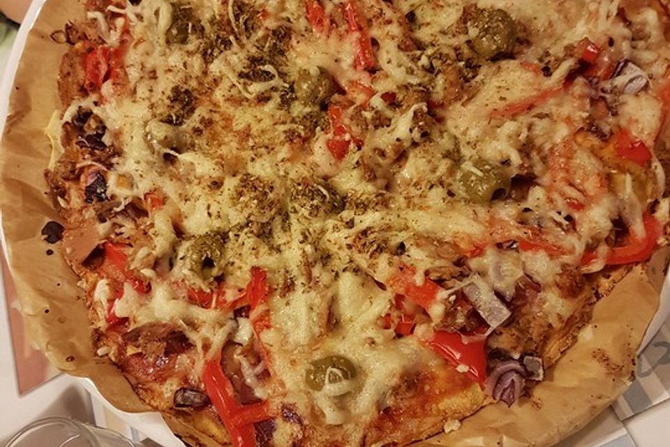 Low carb Pizza mit Kichererbsenmehl