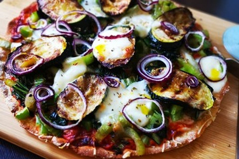 Low carb Pizza mit Kichererbsenmehl