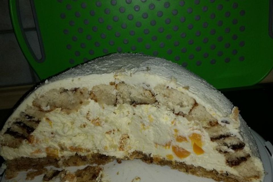 Weihnachtliche Kuppeltorte