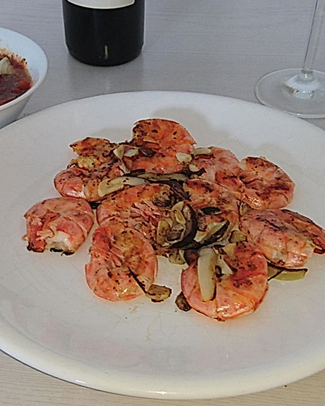 Argentinische Rotgarnelen mit Tomaten-Zwiebel-Salat