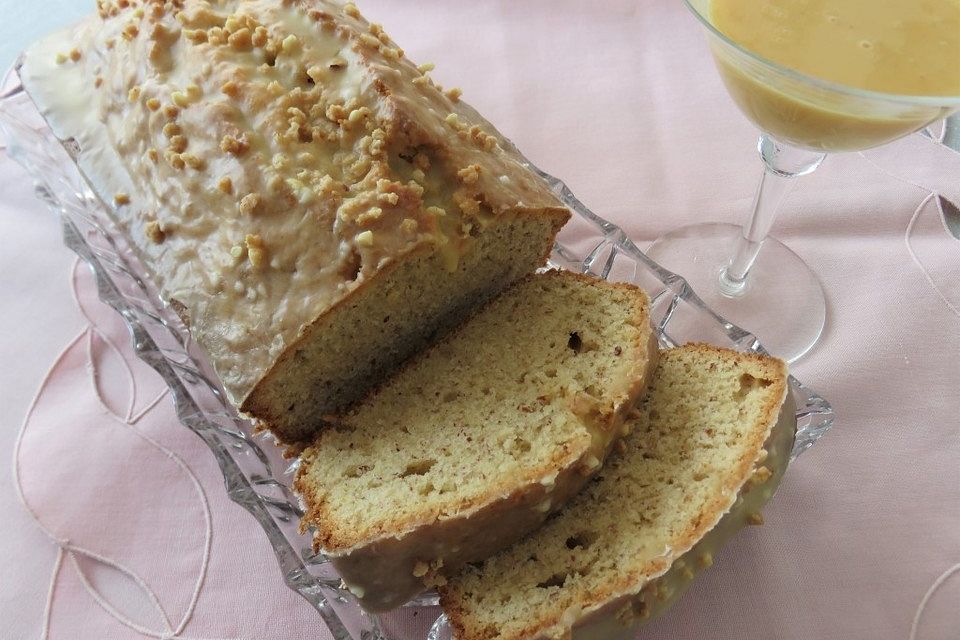 Eierlikör-Mandel-Kuchen mit Eierlikörguss