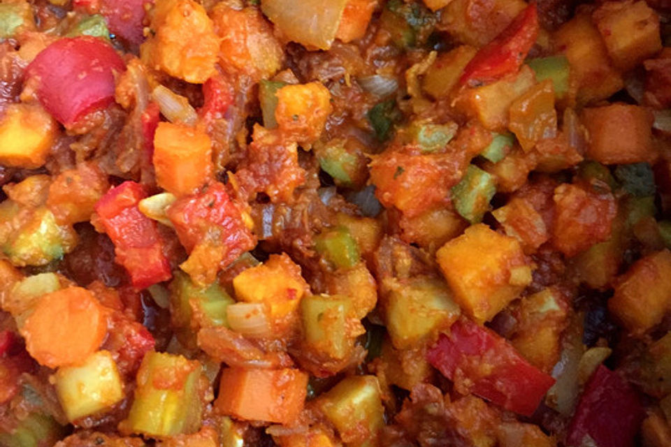 Süßkartoffeln mit bunten Möhren und Paprika