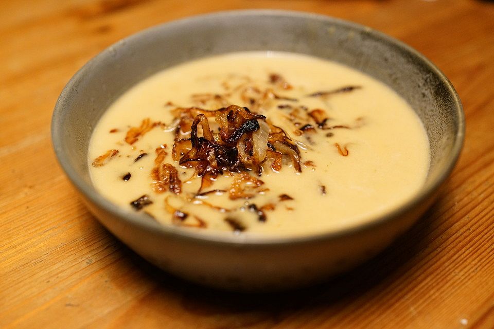 Süßkartoffelsuppe mit Birnen und Kokosmilch