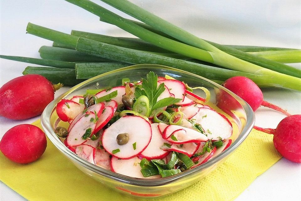 Radieschensalat mit Zitronen-Kapern-Vinaigrette oder Zitronen-Gurken-Vinaigrette