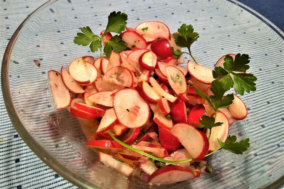 Radieschensalat mit Zitronen-Kapern-Vinaigrette oder Zitronen-Gurken-Vinaigrette