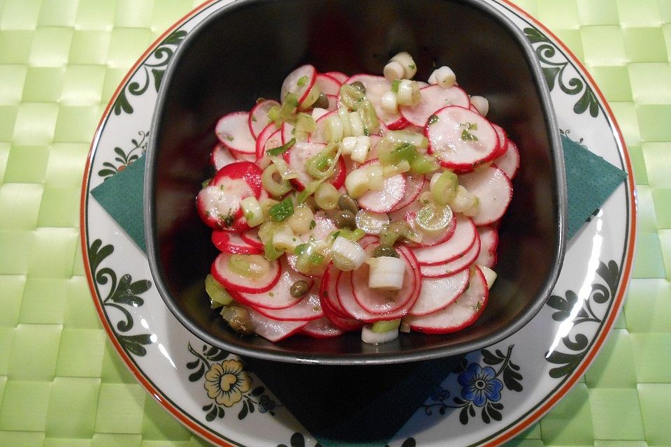 Radieschensalat mit Zitronen-Kapern-Vinaigrette oder Zitronen-Gurken-Vinaigrette