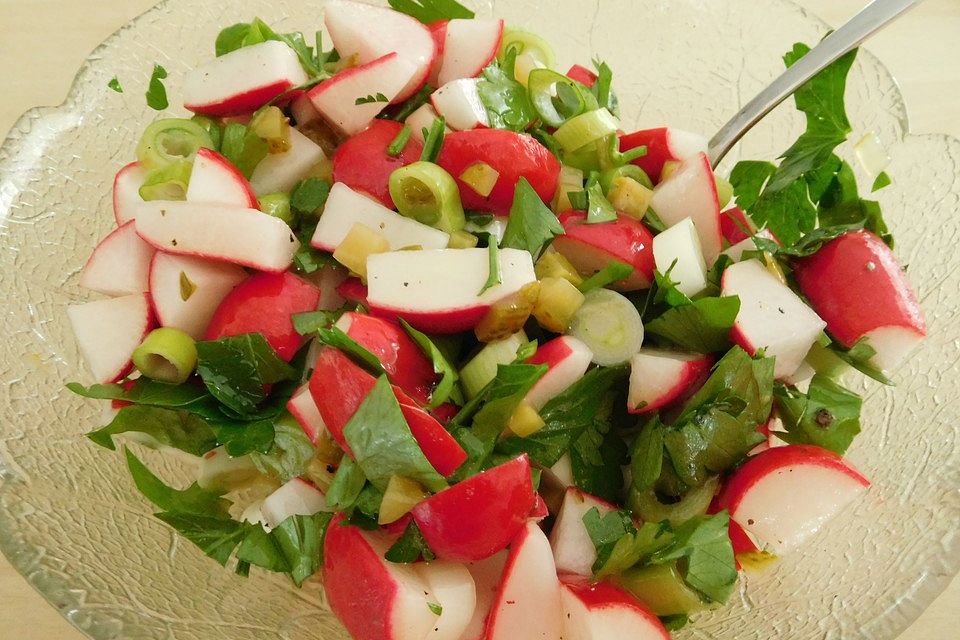 Radieschensalat mit Zitronen-Kapern-Vinaigrette oder Zitronen-Gurken-Vinaigrette