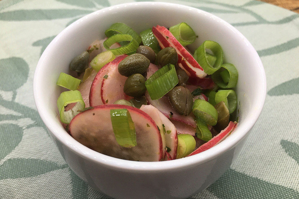 Radieschensalat mit Zitronen-Kapern-Vinaigrette oder Zitronen-Gurken-Vinaigrette