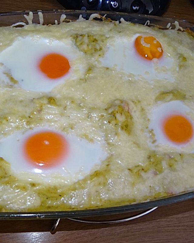 Kartoffel-Erbsen-Püree mit Schinken und Eiern