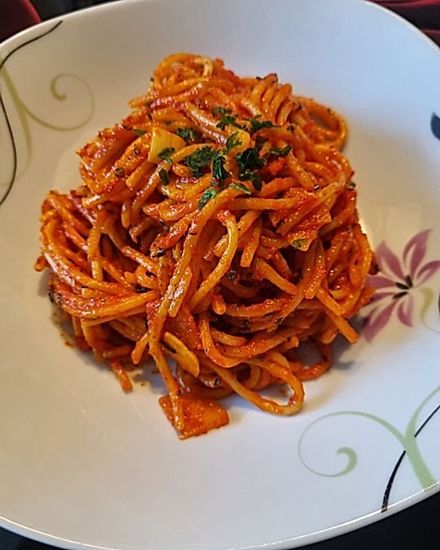Spaghetti Aglio e Olio mit Paprikamark