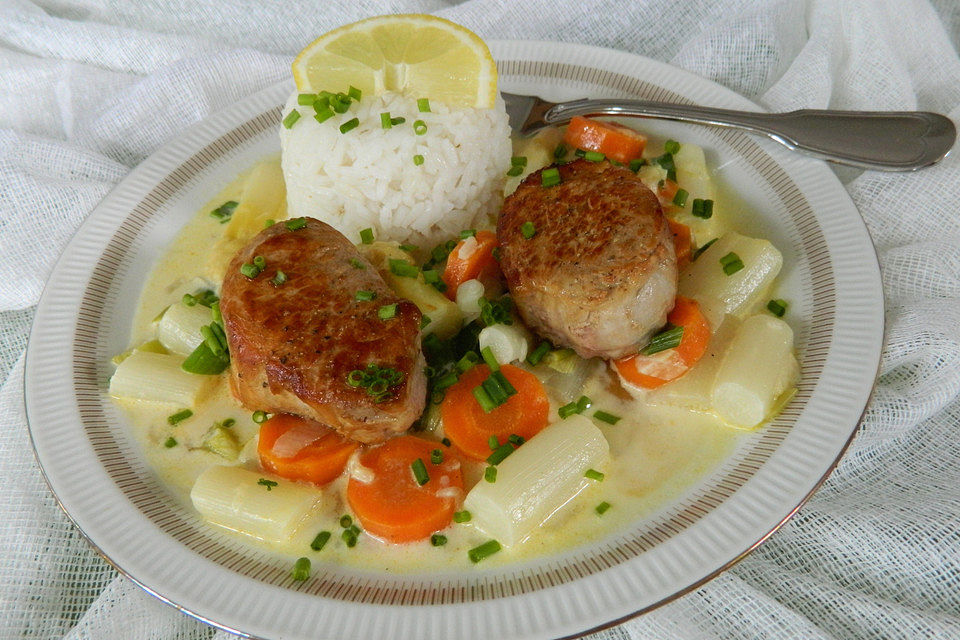 McMoes Schweinemedaillons mit Spargel-Möhren-Gemüse