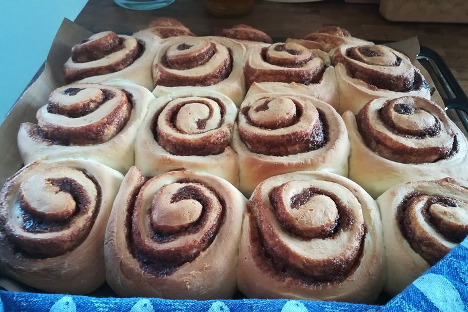 Cinnamon buns/rolls - Zimtschnecken