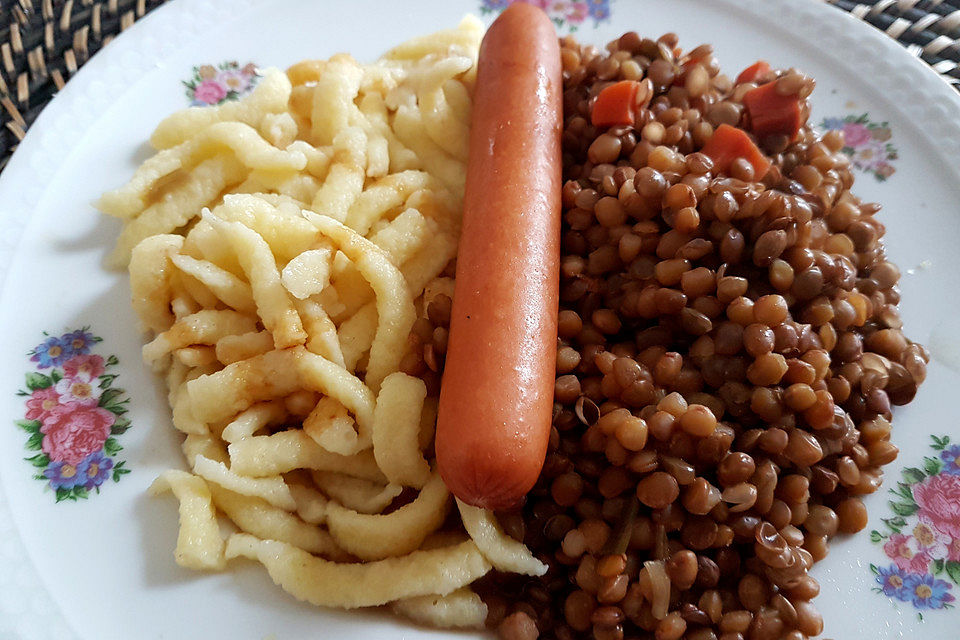 Schwäbische Linsen mit Spätzle und Saitenwürstle