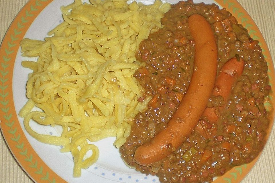 Schwäbische Linsen mit Spätzle und Saitenwürstle