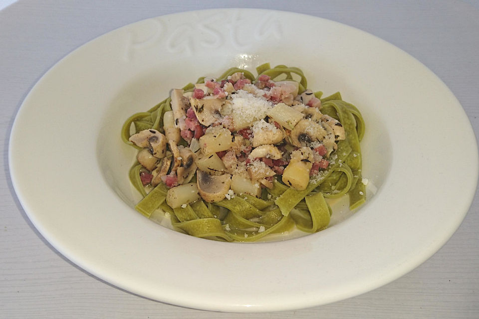 Tagliatelle verdi mit Katenschinken