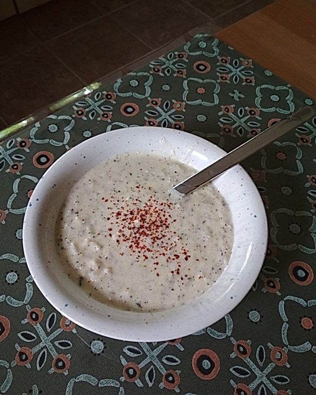 Joghurtsuppe mit Reis und Minze