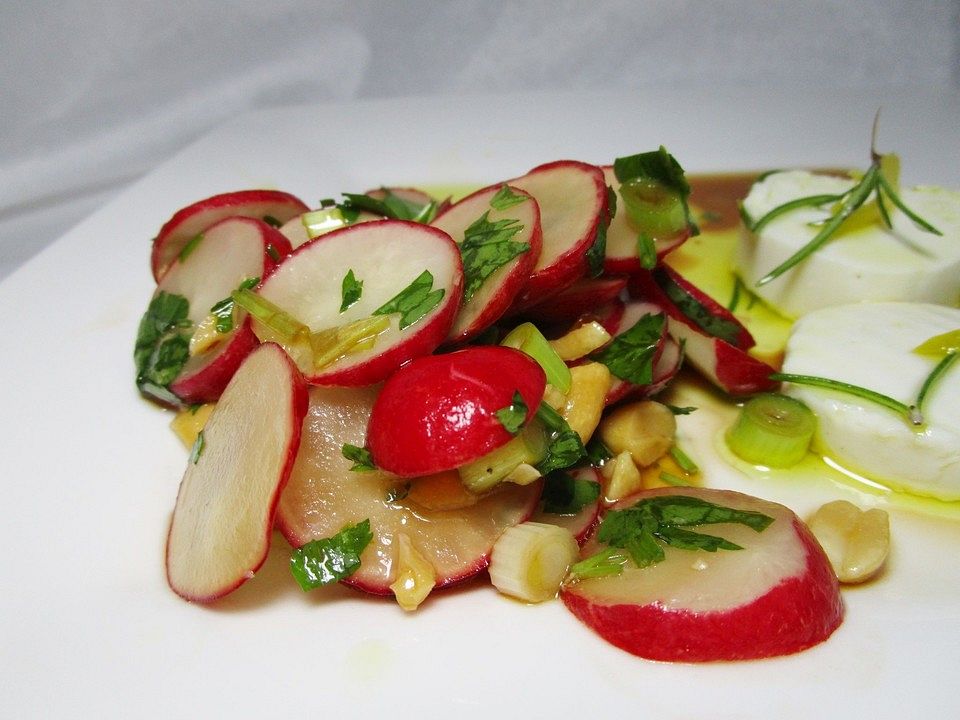 Radieschen-Salat mit Erdnüssen von zeemi| Chefkoch