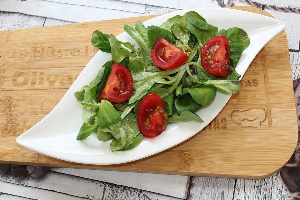 Feldsalat mit Tomaten