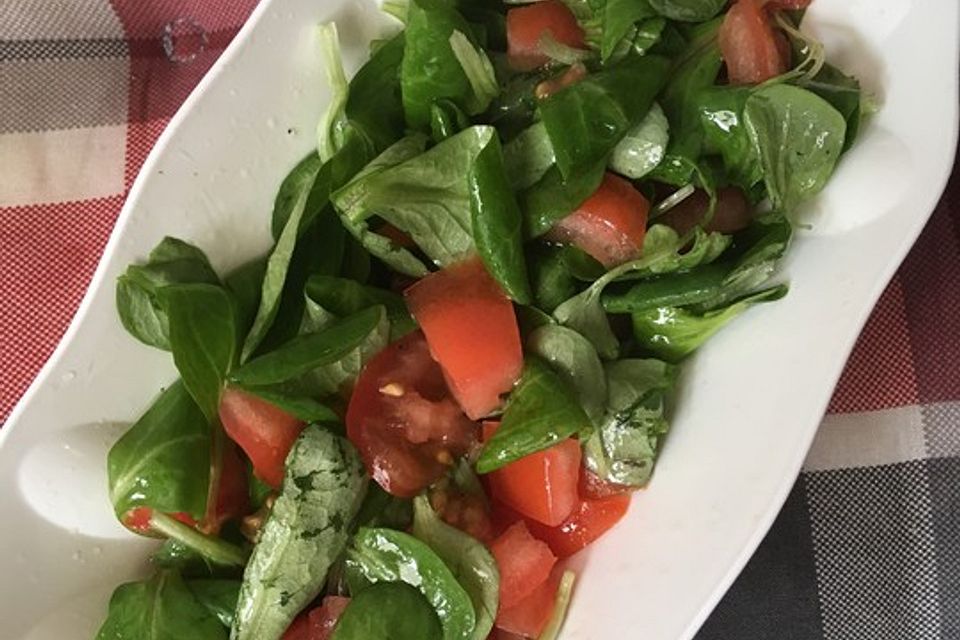 Feldsalat mit Tomaten