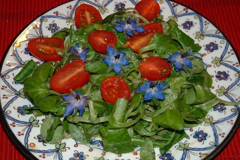 Feldsalat mit Tomaten