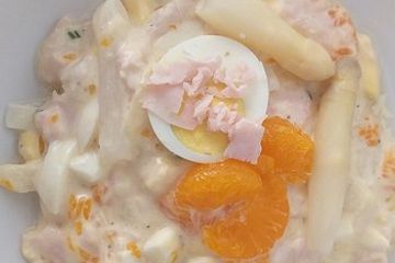 Spargelsalat mit Mandarinen, Ei, Schinken und Schnittlauch