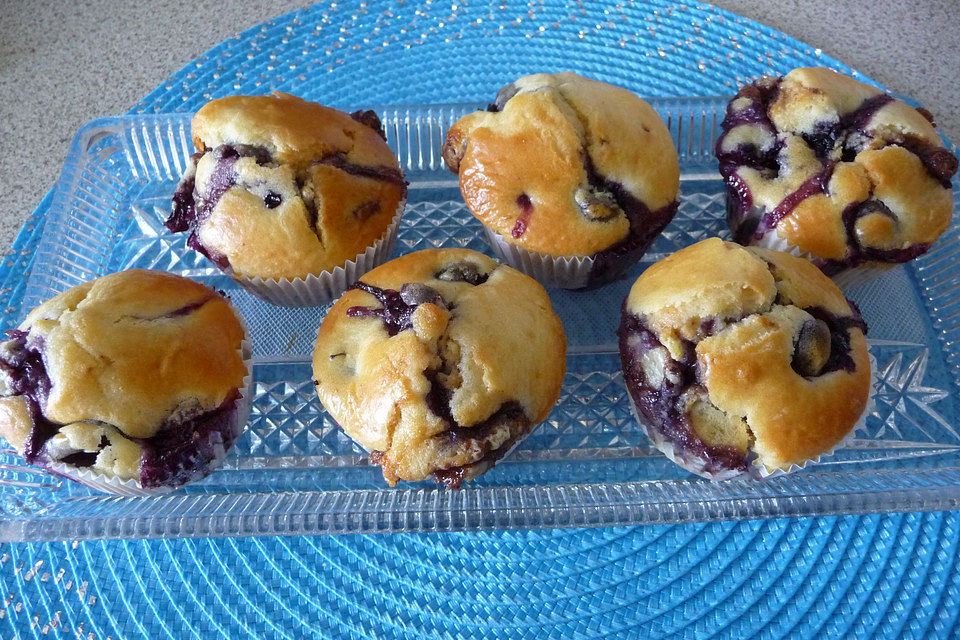 Muffins mit Blaubeeren und Kinderschokolade