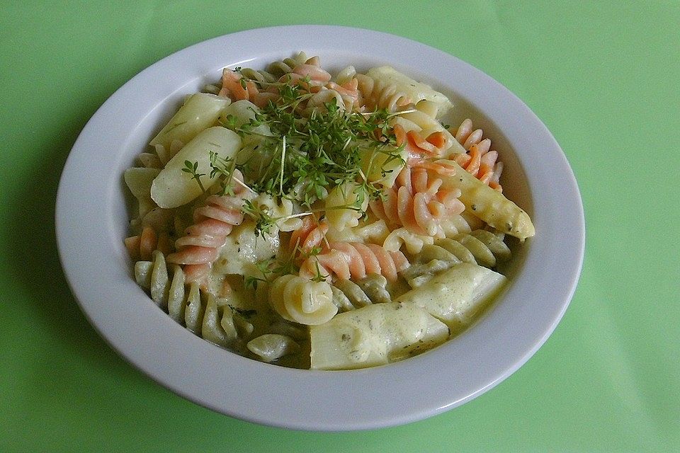 Pasta mit Spargel-Sahne-Soße