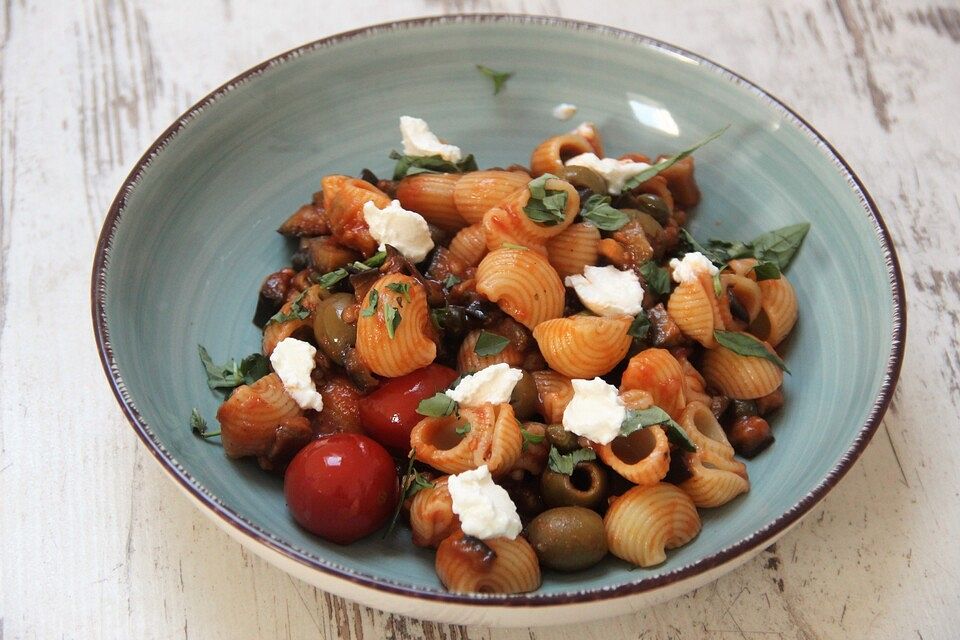 Pasta con Melanzane e Pomodoro - Pasta mit Auberginen und Tomaten