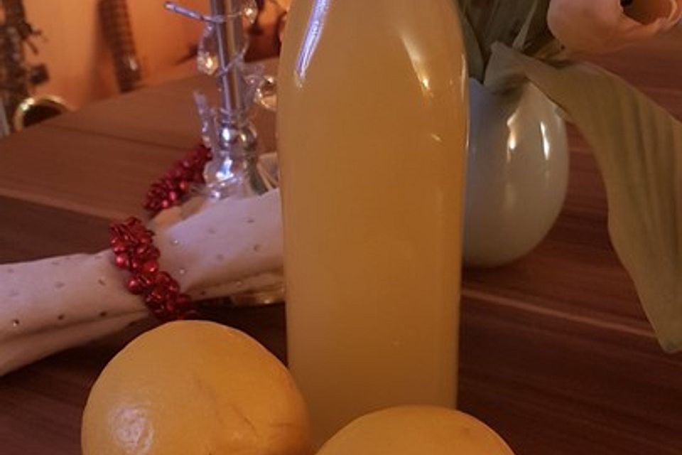 Zitronensirup für selbstgemachte Limonade