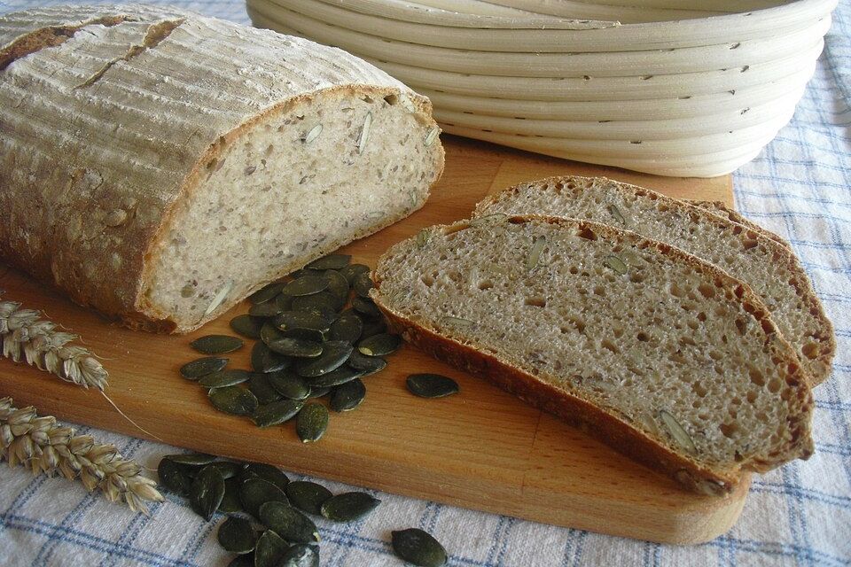 Herzhaftes Roggenmischbrot mit Sauerteig