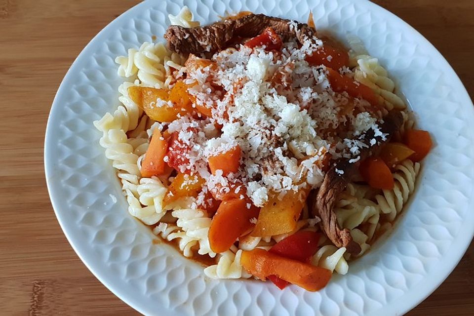 Fusilli con carne di manzo e verdure