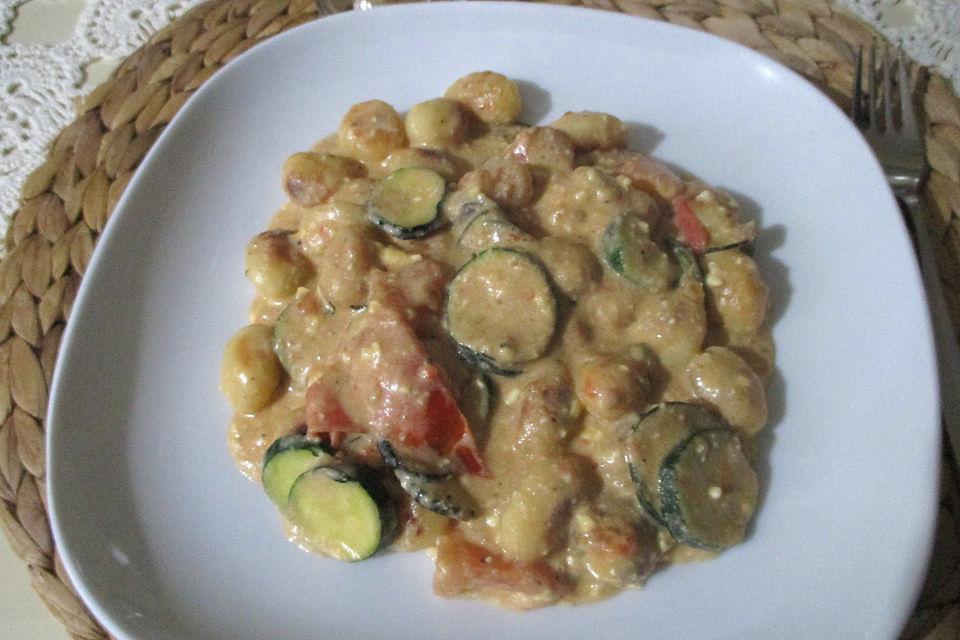 Gnocchi-Zucchini-Pfanne mit Feta