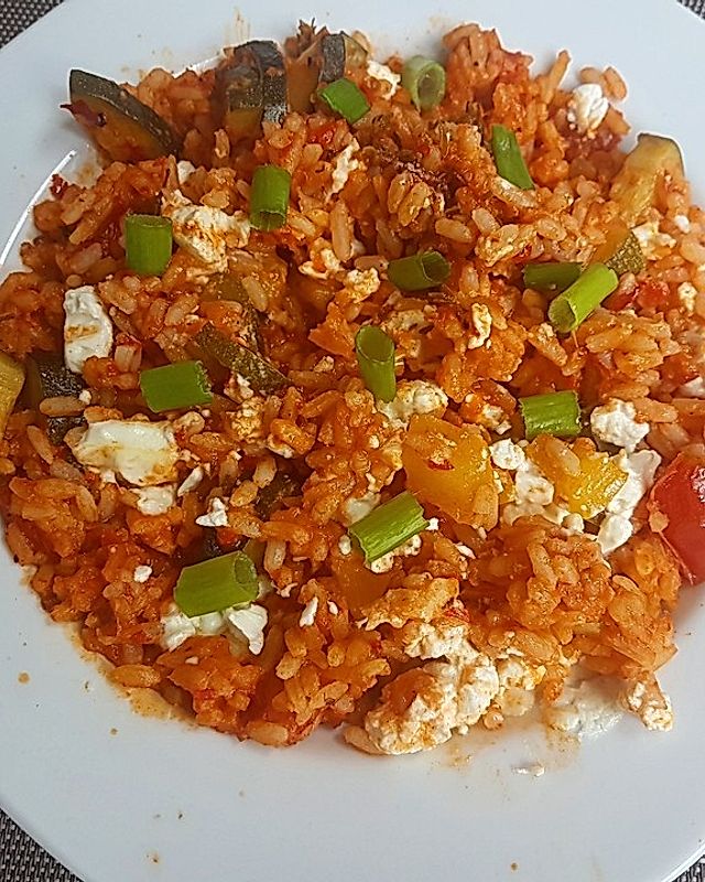 Djuvec-Reis mit Feta und Zucchini