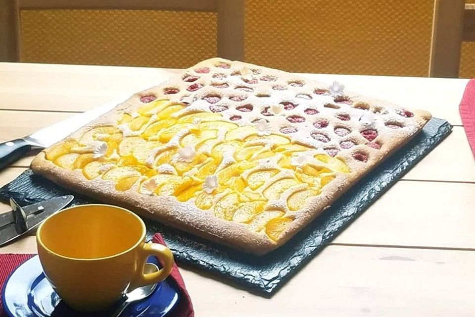 Grießkuchen mit Obst