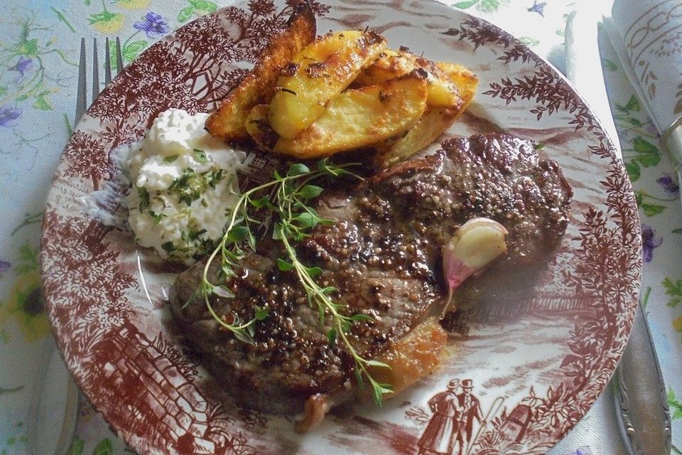 Rumpsteak mit Steinpilzsalz und Meerrettich-Dip