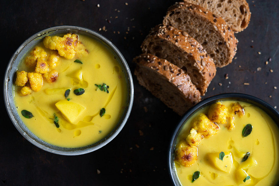 Blumenkohl-Currysuppe mit Kartoffeln