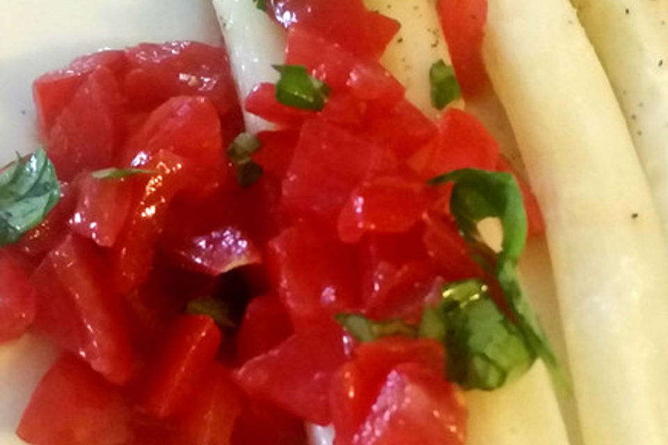 Ofenspargel mit Tomaten-Concassée