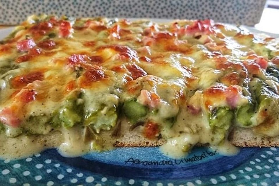 Grüner Spargel-Pizza