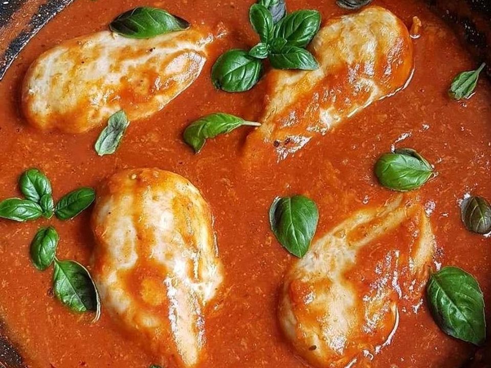 Hähnchen mit Tomaten-Parmesan-Soße| Chefkoch