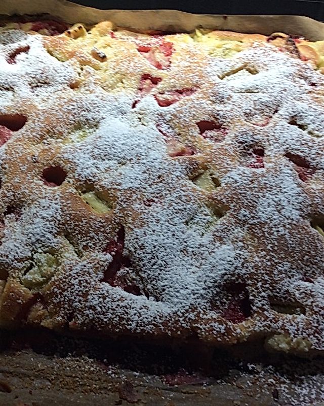 Schneller Erdbeer-Rhabarberkuchen