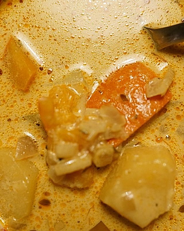 Räuchertofu-Suppe mit Kartoffeln und Kürbis
