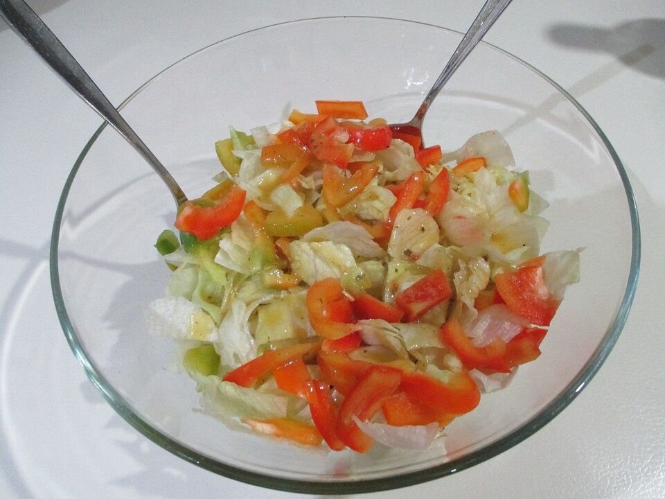 Kopfsalat mit roter Paprika von Rike2| Chefkoch