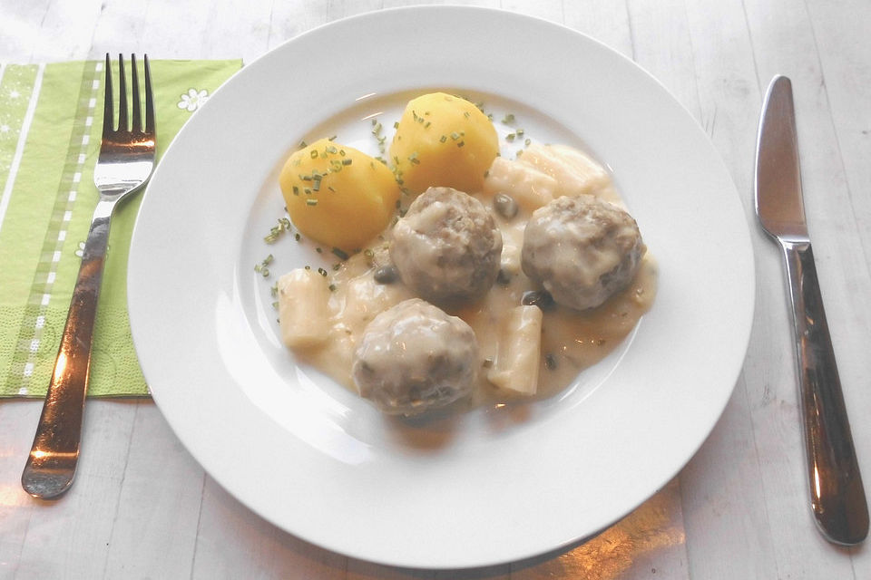 Spargelragout mit Königsberger Klopsen