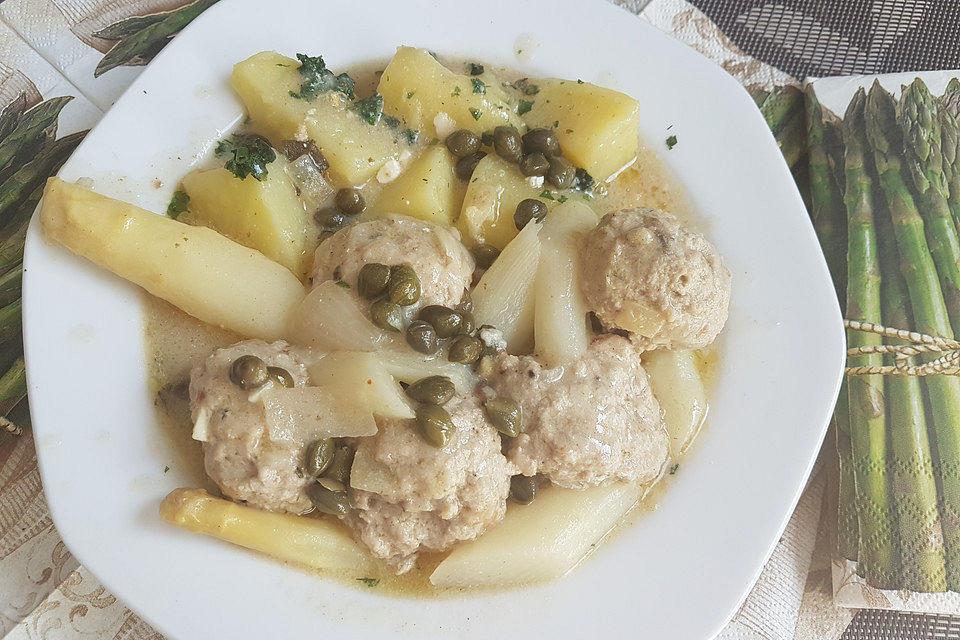 Spargelragout mit Königsberger Klopsen