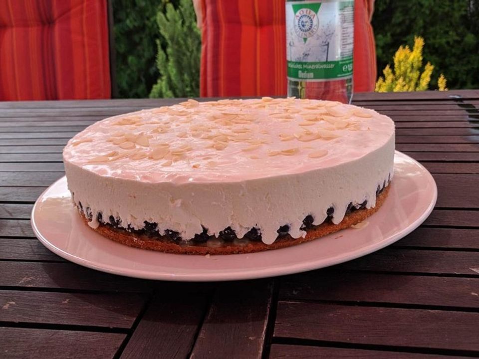 Joghurt-Sahne Torte nach Familie Burghaus von MionaEllinor| Chefkoch