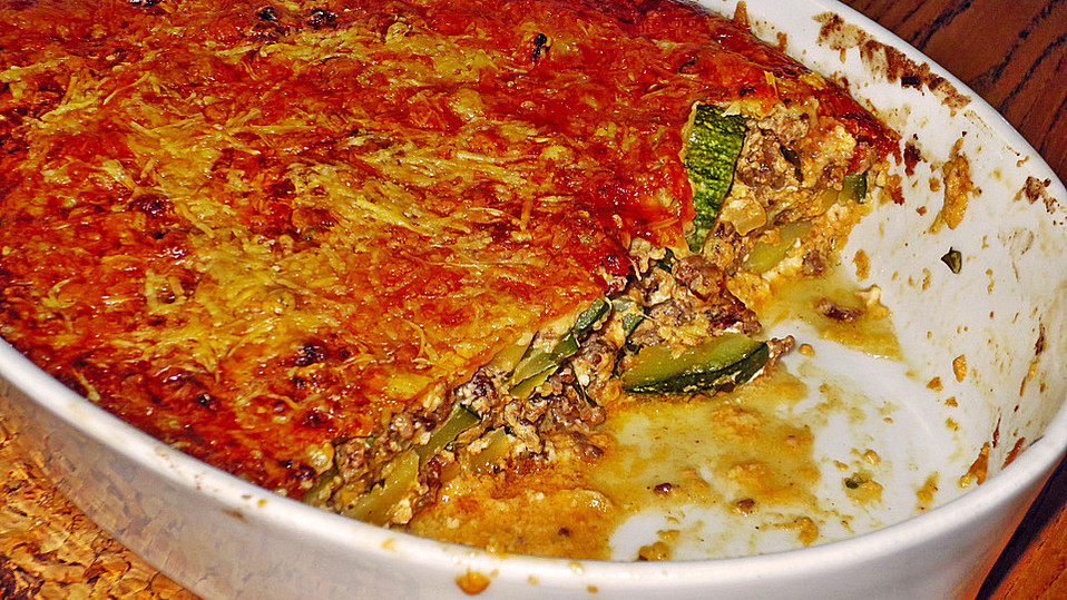 Hackfleischauflauf mit Schafskäse und Zucchini von SAABine