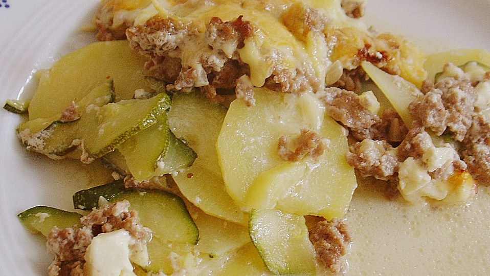 Hackfleischauflauf mit Schafskäse und Zucchini von SAABine
